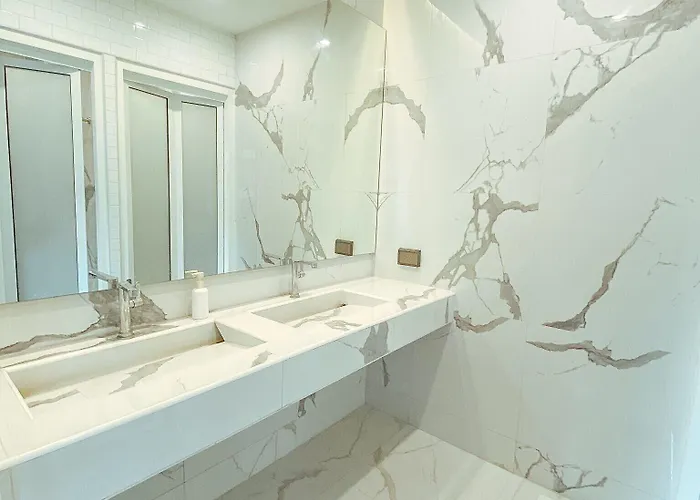 Yakthai Poshtel Ostello *